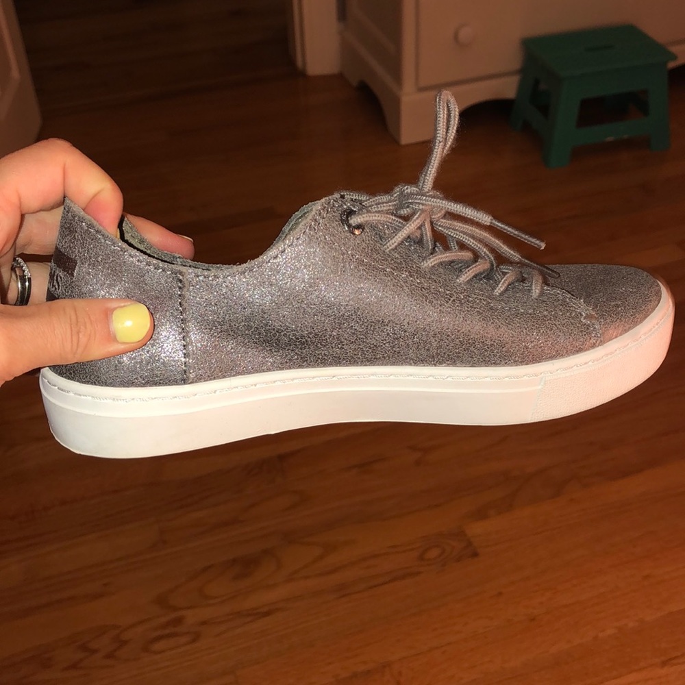 Toms sneakers